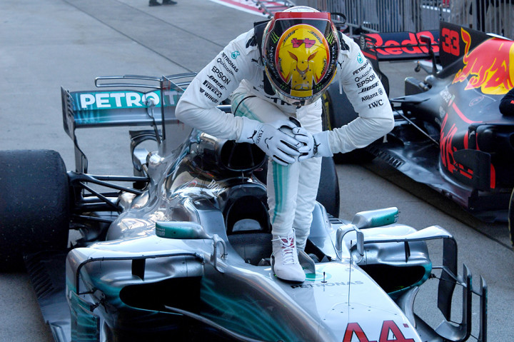 Pembalap Tim Mercedes, Lewis Hamilton, berhasil memenangi balapan Formula One (F1) 2017 yang berlangsung di Sirkuit Suzuka, Jepang.