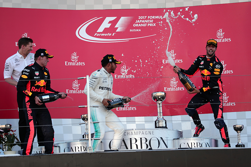 Kemenangan keempat dari lima balapan terakhir membuat Hamilton kokoh di puncak klasemen dengan 306 poin, unggul 59 angka dari Vettel di posisi kedua.