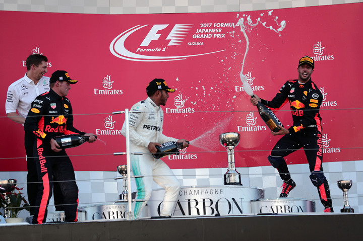 Kemenangan keempat dari lima balapan terakhir membuat Hamilton kokoh di puncak klasemen dengan 306 poin, unggul 59 angka dari Vettel di posisi kedua.