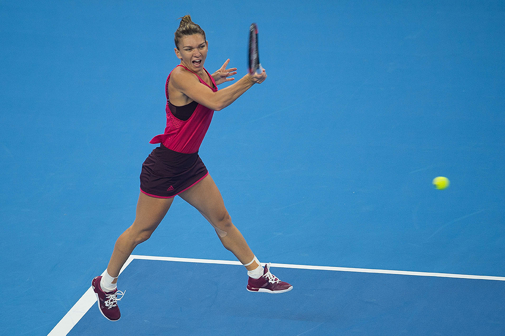 Halep sendiri dipastikan menjadi petenis nomor satu, menggeser Garbine Muguruza, berkat keberhasilan lolos ke final.