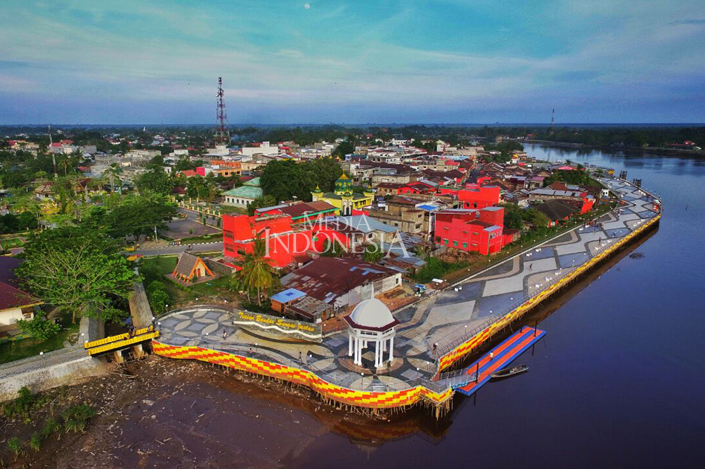 Suasana di kawasan water front city di Kota Siak Sri Indrapura, Kabupaten Siak, Riau.