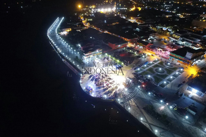 Selain kawasan turap water front city (WTC), Siak juga mempunyai potensi wisata sejarah Kesultanan Siak Sri Indrapura yang mengundang banyak wisatawan dalam dan luar negeri.