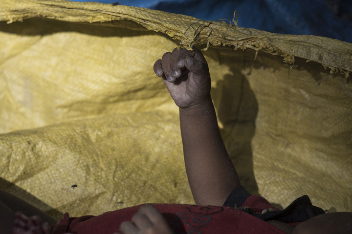 Otoritas penjaga pantai dan penjaga perbatasan mengatakan, kapal tersebut penuh sesak dengan sekitar 100 orang ketika tenggelam pada Minggu (8/10) malam waktu setempat di Sungai Naf. Sebagian besar penumpang adalah anak-anak.