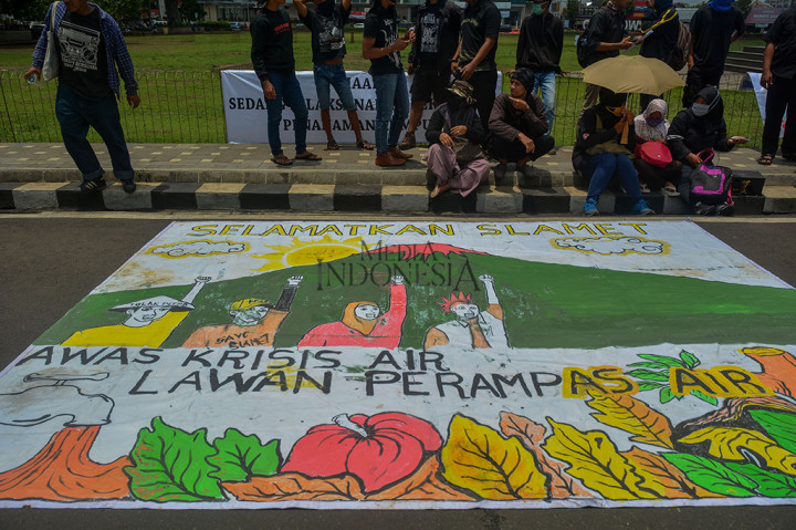 Sementara ini warga terkena dampak buruk yakni air menjadi kotor di sejumlah desa di lereng selatan Gunung Slamet. PLTP Baturraden yang digarap oleh PT Sejahtera Alam Energi (SAE) tersebut baru akan masuk dalam tahap eksplorasi.
