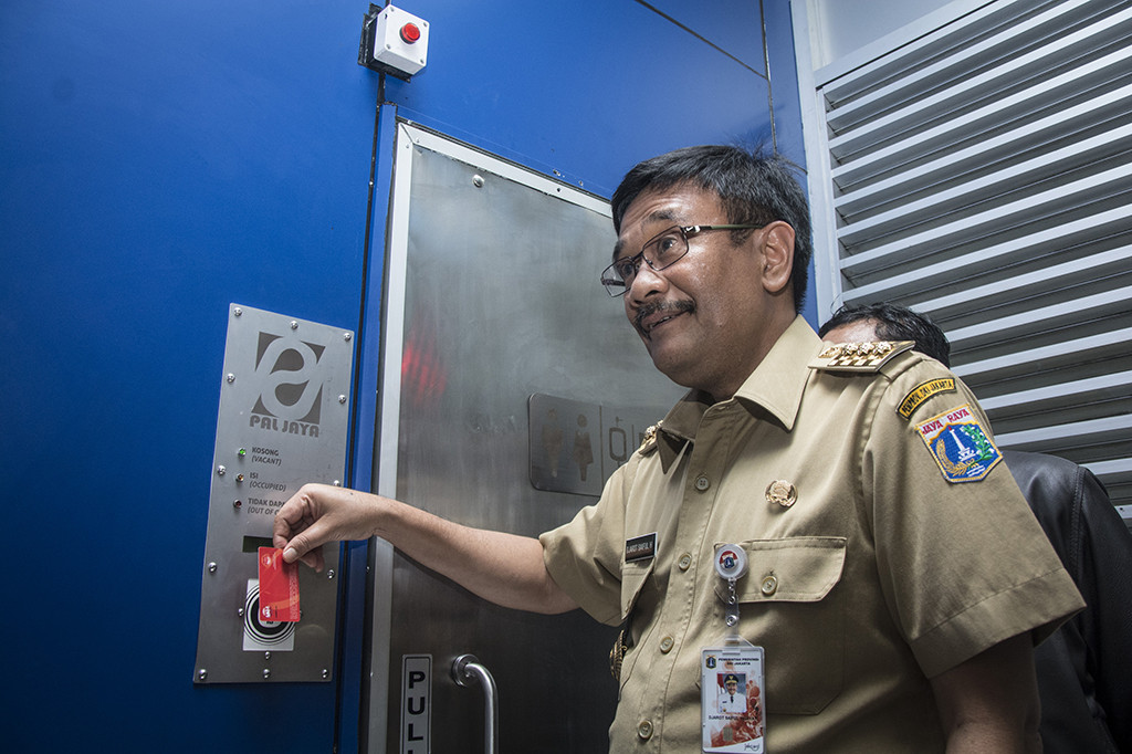 Menurut Djarot, saat ini ada 77 halte transjakarta yang telah dilengkapi toilet, tetapi bukan smart toilet. Djarot berharap semua toilet itu nantinya akan diganti menjadi smart toilet.