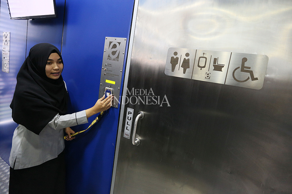 Smart Toilet tersebut menggunakan kontrol otomatis dengan fungsi tapping kartu berbayar untuk memanjakan pengguna Transjakarta serta penyandang disabilitas.