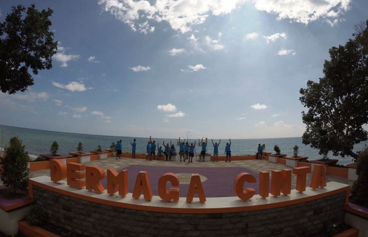 Sebelumnya rombongan IOX Overland Celebes 2017 bergegas ke Dermaga Cinta di Pantai Berova untuk bersilahturahmi dengan IOF Kolaka. 