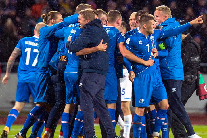 Dilatih oleh dokter gigi paruh waktu Heimir Hallgrimsson, Islandia menyelesaikan kualifikasi grup dengan 22 poin dari 10 pertandingan mereka. Islandia selalu memenangi tiga pertandingan terakhirnya tanpa kemasukan gol.