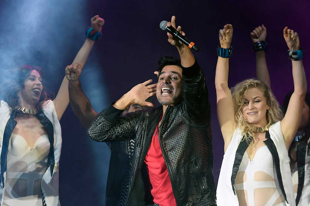 Sejumlah musisi Amerika Latin ternama menghadiri mega konser tersebut, di antaranya Chayanne (Puerto Rico), Juanes (Kolombia), Lupe Esparza (Meksiko), dan masih banyak lagi.