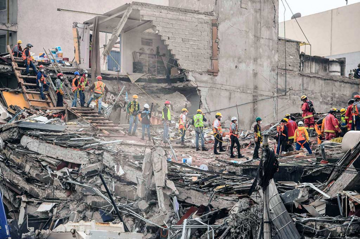 Gempa berkekuatan 7,1 SR meluluhlantakkan Meksiko pada 19 September lalu, dan membangkitkan rasa nasionalisme warga untuk saling membantu satu dengan lainnya. Gempa tersebut merenggut korban jiwa 365 orang.