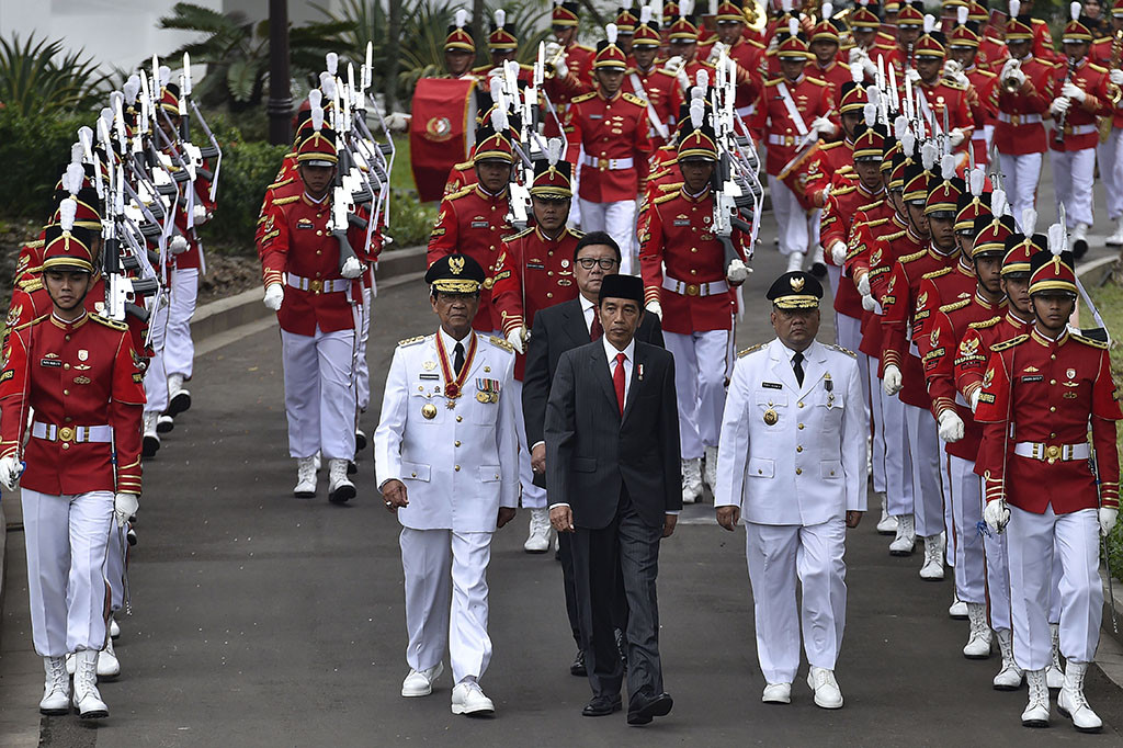 Setelah penyerahan petikan surat dilanjutkan dengan Kirab menuju Istana Negara.
