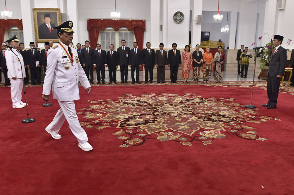 Hadir dalam upacara pelantikan ini jajaran menteri kabinet kerja hingga pimpinan lembaga negara.
