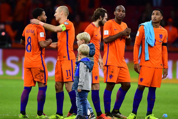 Namun babak kedua tak ada tambahan gol, sehingga Tim Orange absen di Piala Dunia 2018 Rusia.