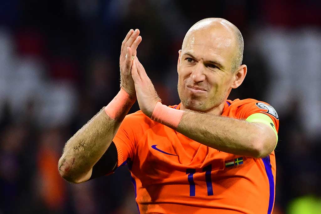 Gagal mengantarkan negaranya melaju ke Piala Dunia tahun depan, kapten tim Robben memutuskan untuk pensiun dari Timnas Belanda.