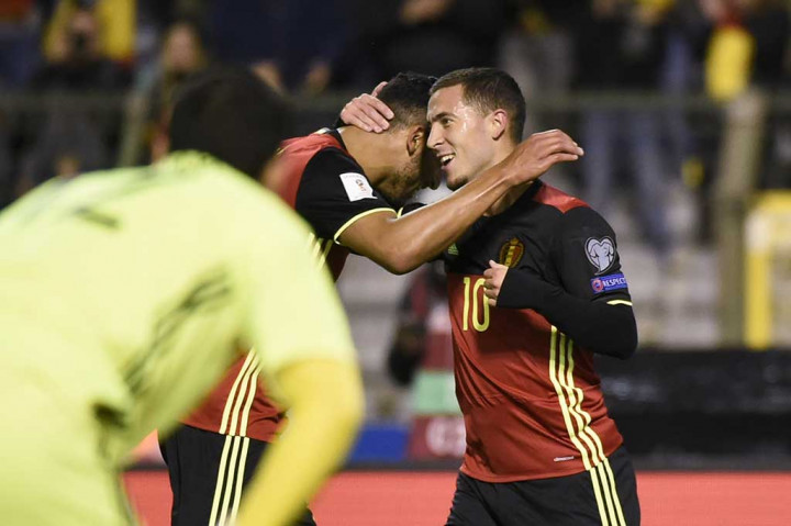 Eden Hazard membuka keunggulan tuan rumah pada menit ke-12. Tembakan kaki kanan melengkungnya berhasil menembus jala lawan.