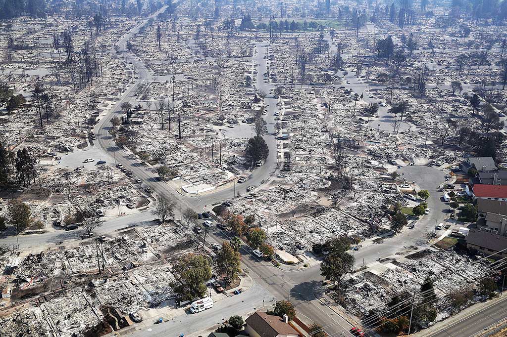 Pemandangan udara memperlihatkan ribuan rumah di kawasan penghasil anggur Santa Rosa, California, habis dilalap api. AFP/Justin Sullivan