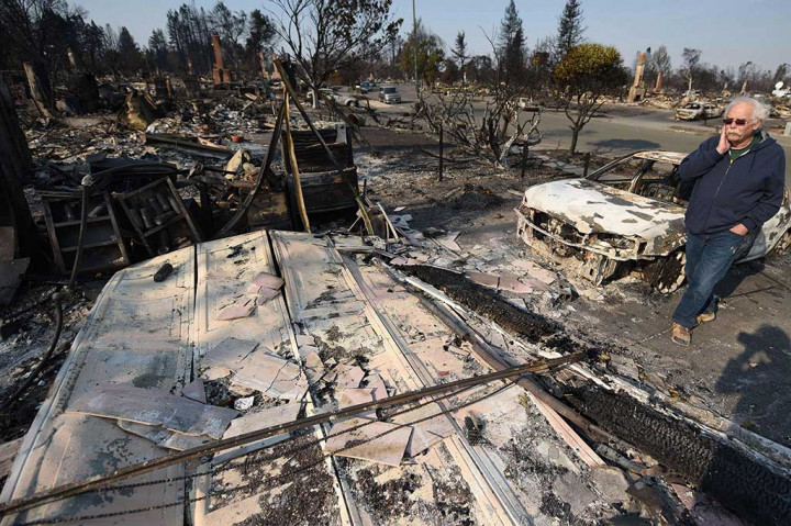 Puluhan ribu rumah tangga tak memperoleh pasokan listrik di Sonoma County, salah satu wilayah yang paling terpengaruh dalam kebakaran hutan yang paling menghancurkan dalam sejarah modern California. AFP/Robyn Beck