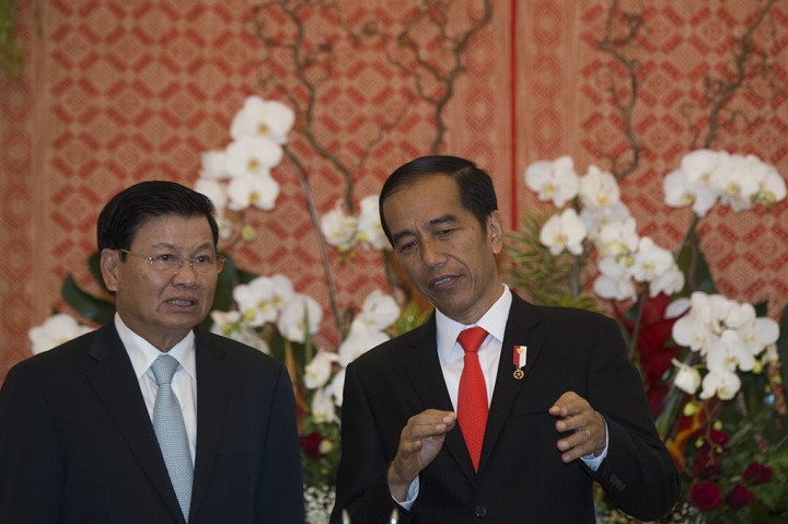 Sebelumnya, Jokowi menyatakan Indonesia dan Laos sepakat untuk mencari solusi terbaik atas permasalahan etnis Rohingya di Rakhine Myanmar. 