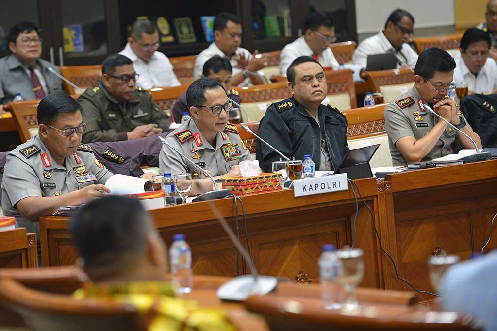 Menurut dia, biarkan tim internal pemerintah dulu untuk melakukan koordinasi dan sinkronisasi dan nanti tentunya dari polhukam akan menyampaikan ke publik.
