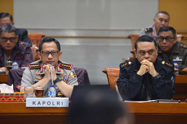 Tito juga menegaskan hubungan antara Polri dengan TNI merupakan hal yang penting dalam menjaga NKRI sehingga pembelian senjata api impor yang membuat perspektif di publik hubungan kedua institusi itu mengalami konflik, tidak benar.