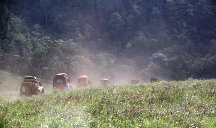 Melaju memasuki hutan pegunungan kapur Matorombeo. Wilayah di pedalaman Sulawesi Tenggara ini situs geologi unik dengan kekayaan ragam flora serta fauna yang belum banyak diungkap.