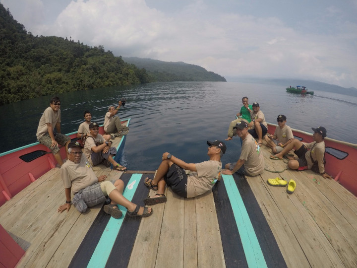 Akhirnya tiba di Danau Matano, Sorowako. Danau tektonik sedalam 700-an meter ini merupakan salah satu dari 10 danau purba di seluruh dunia.