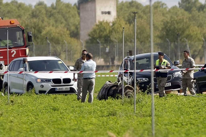 Pesawat tersebut jatuh usai ambil bagian dalam parade militer Hari Kemerdekaan Spanyol di Madrid. AFP/Luis Vizcaino