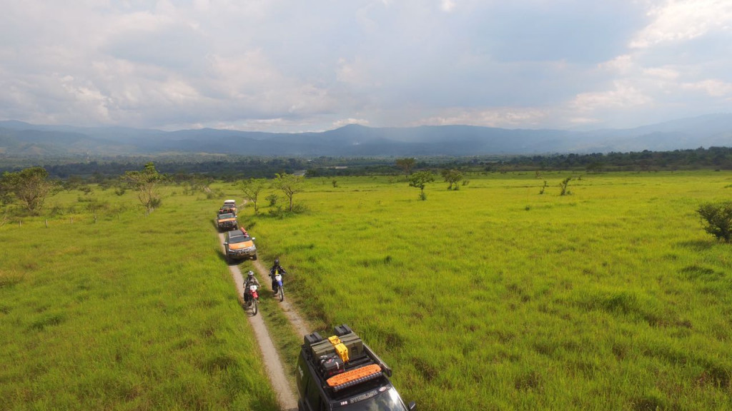 Tim IOX Overland Celebes 2017 langsung menuju lembah Bada, Poso. Di lembah dalam Taman Nasional Lore Lindu, ini terdapat puluhan patung megalitik yang diperkirakan dari abad ke-14.