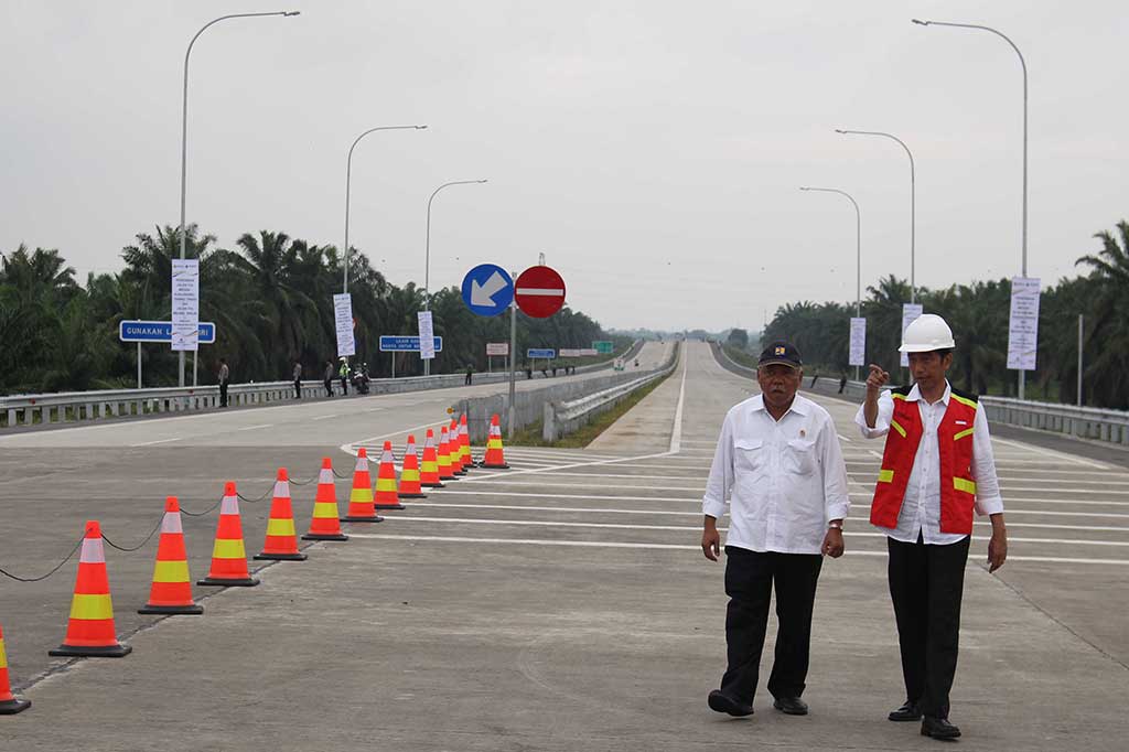 Presiden Joko Widodo, Jumat (13/10/2017), meresmikan dua tol di Sumut yaitu tol Medan-Kualanamu-Tebing Tinggi untuk ruas Kualanamu-Sei Rampah sepanjang sekitar 42 kilometer dan tol Medan-Binjai untuk ruas Helvatia-Semayang-Binjai sepanjang 10,46 kilometer.