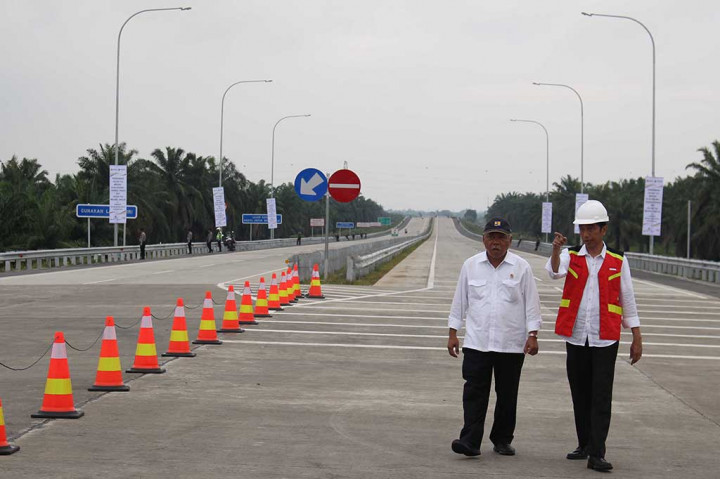 Presiden Joko Widodo, Jumat (13/10/2017), meresmikan dua tol di Sumut yaitu tol Medan-Kualanamu-Tebing Tinggi untuk ruas Kualanamu-Sei Rampah sepanjang sekitar 42 kilometer dan tol Medan-Binjai untuk ruas Helvatia-Semayang-Binjai sepanjang 10,46 kilometer.