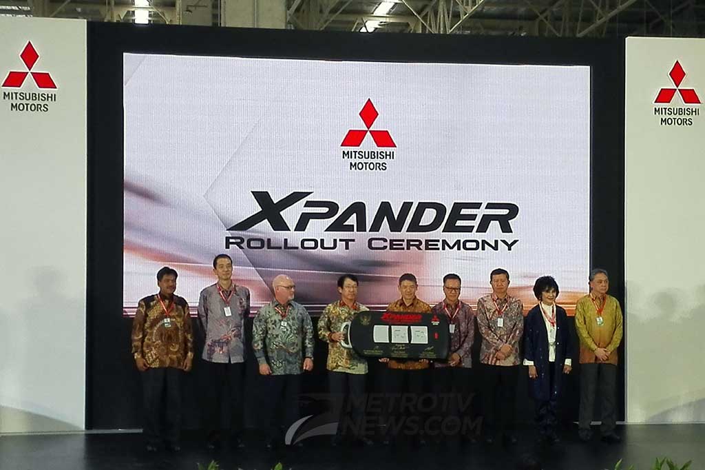 Selain Trevor Mann, seremonial ini juga dihadiri para pemilik dealer Mitsubishi di seluruh Indonesia. Serah terima kunci kepada mereka menjadi simbolik kalau Mitsubishi Xpander siap untuk diantarkan kepada konsumen yang sudah melakukan pemesanan.