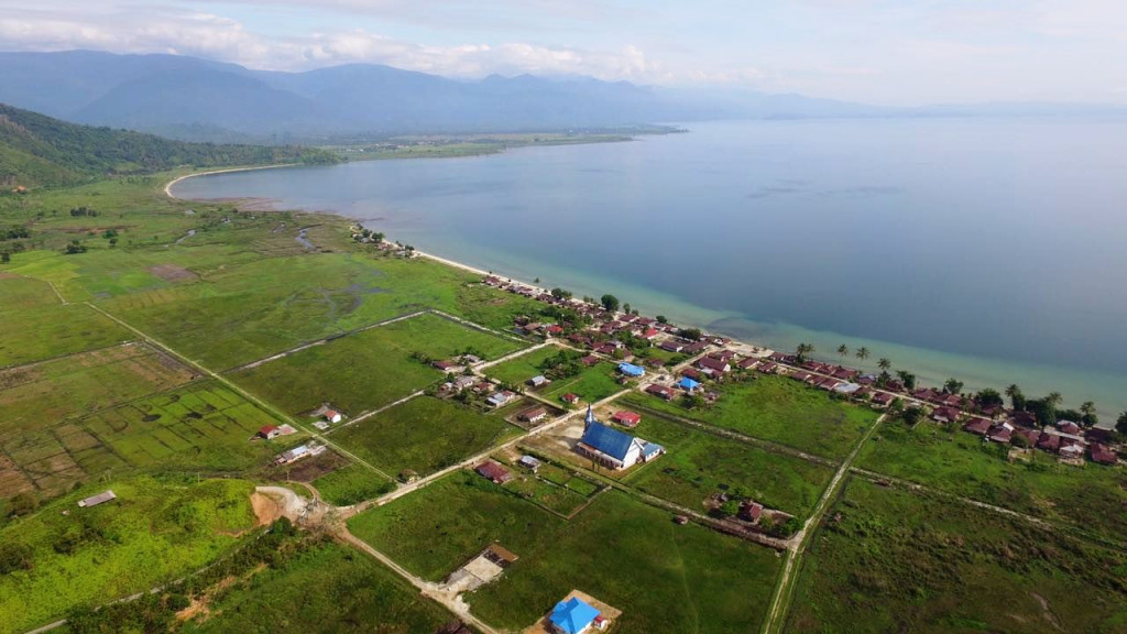 Sebelumnya tim Indonesia Off-road eXpedition (IOX) Overland Celebes 2017 singgah ke Danau Poso. Danau tektonik sedalam 450 meter ini merupakan terdalam ke tiga di Indonesia. 