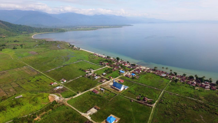 Sebelumnya tim Indonesia Off-road eXpedition (IOX) Overland Celebes 2017 singgah ke Danau Poso. Danau tektonik sedalam 450 meter ini merupakan terdalam ke tiga di Indonesia. 