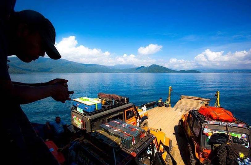 Sebagian peserta yang tertinggal terlalu jauh di jalur off-road Kolaka-Sorowako, menyusul dengan menyeberangi Danau Towuti. Memotong jarak dan waktu ini agar tidak terlalu lama peserta lain menunggu. 