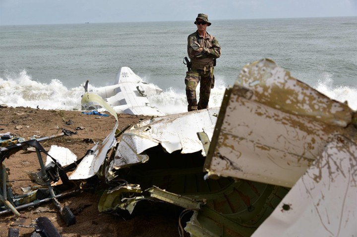 Pesawat kargo bermesin turbo-prop itu diketahui tengah membawa barang kiriman untuk militer Prancis di kawasan.