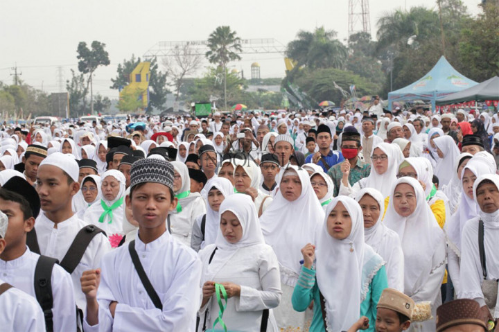 Hari Santri itu diikuti 30 ribu peserta mengusung tema meneguhkan peran santri dalam bela negara, menjaga Pancasila, dan NKRI untuk mengenang, meneladani dan melanjutkan perjuangan para pahlawan.