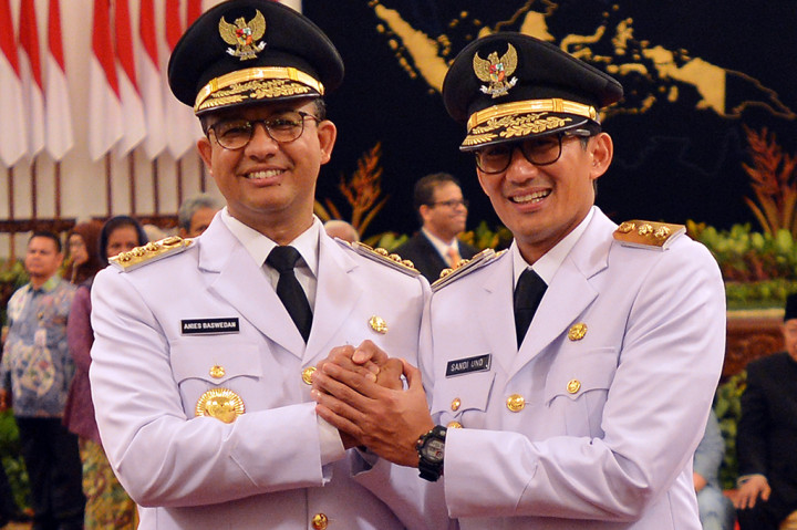 Anies Baswedan dan Sandiaga Uno resmi memimpin DKI Jakarta periode 2017-2022.