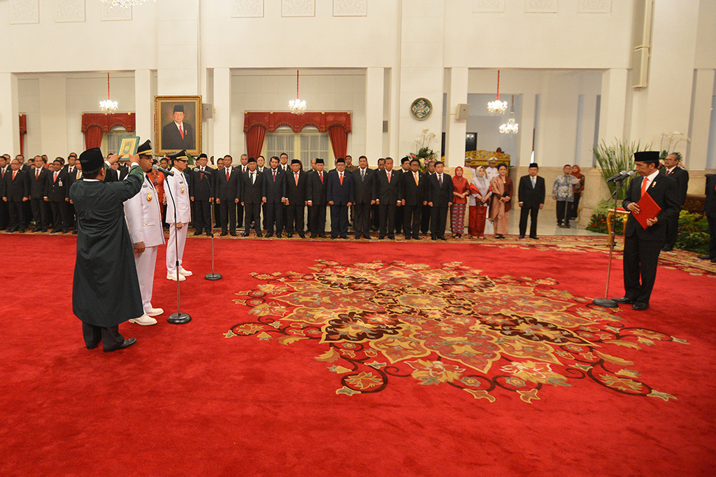 Presiden Joko Widodo melantik keduanya sebagai Gubernur dan Wakil Gubernur DKI Jakarta di Istana Negara.