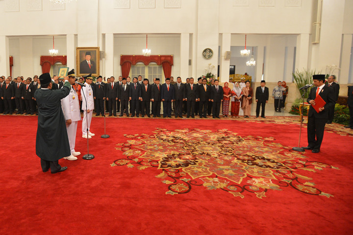 Presiden Joko Widodo melantik keduanya sebagai Gubernur dan Wakil Gubernur DKI Jakarta di Istana Negara.