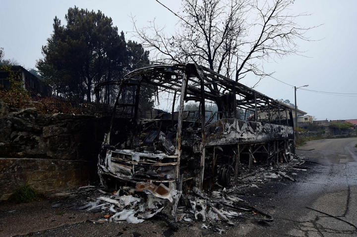 Pemerintah telah mengerahkan 3.700 petugas pemadam kebakaran untuk memadamkan api. PM Costa menyebut, sedikitnya ada 15 titik kebakaran yang muncul di wilayah Galicia. 