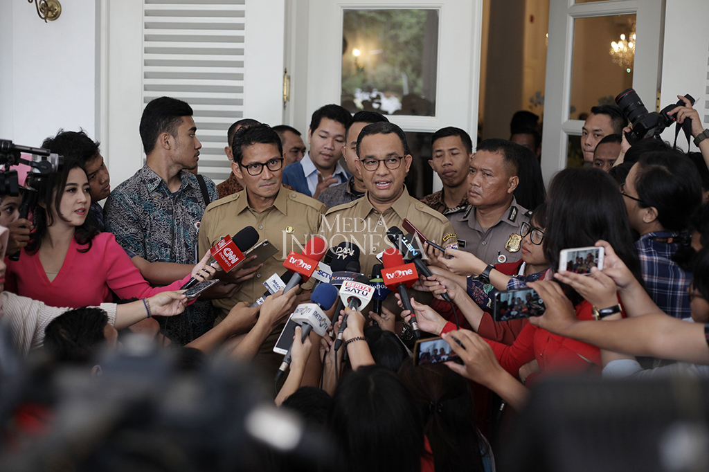Anies mengaku kegiatannya pertama masuk kantor akan lebih banyak dihabiskan untuk mengenal mulai pegawai-pegawai di lingkungan Balai Kota.