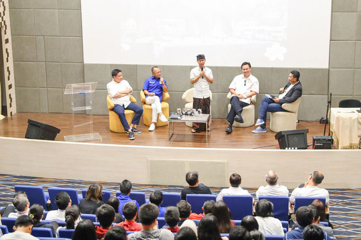 Kuliah umum ini di isi oleh Hengky Setiawan sebagai pemilik  Telesindo, Ajik Krisna pemilik dan pendiri Krisna Bali, Jos Parengkuan pendiri Syailendra Capital, dan Arie Christopher yakni CEO Ferrari Jakarta.
