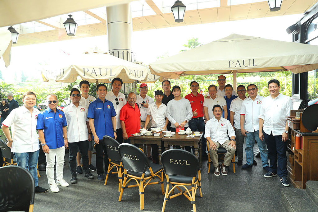 Anggota FOCI memilih Pasific Place Jakarta sebagai tempat berkumpul sebelum berangkat menuju Kampus Binus Alam Sutera. Mereka berkumpul sembari sarapan pagi sebelum memulai aktivitas.