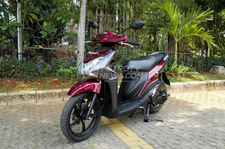 Secara desain, Mio S tampil dengan gaya yang lebih elegan. Kemudian warna yang digunakan berbeda dengan dua varian Mio lainnya.