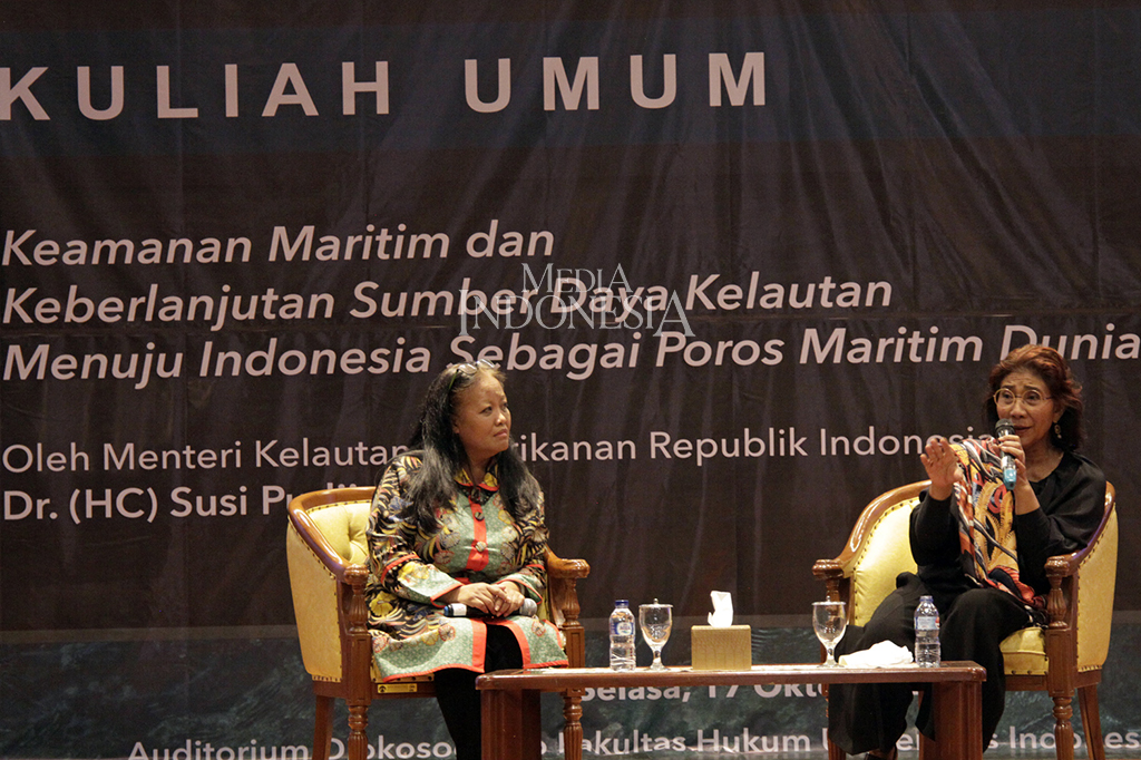 Namun, Menteri Susi enggan menjelaskan apa saja pembahasan antara dirinya bersama Presiden ke-5 RI tersebut.