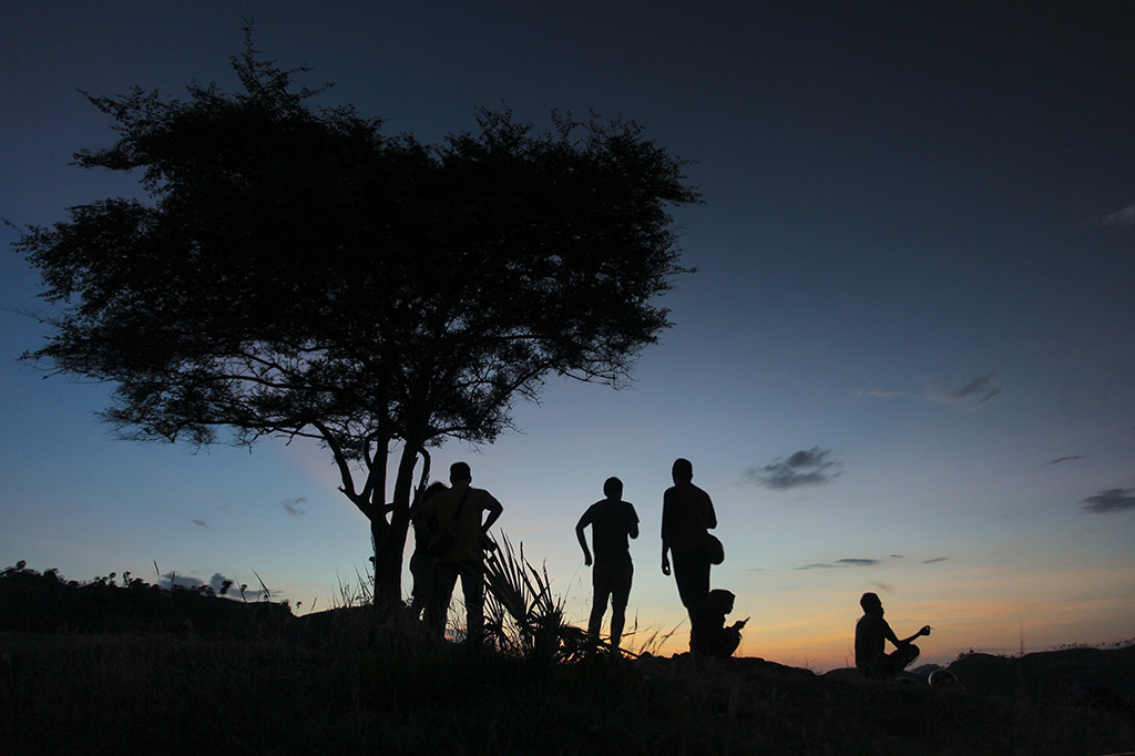Bagi wisatawan yang menginap di Labuan Bajo bisa menikmati pemandangan matahari terbenam di Bukit Cinta.