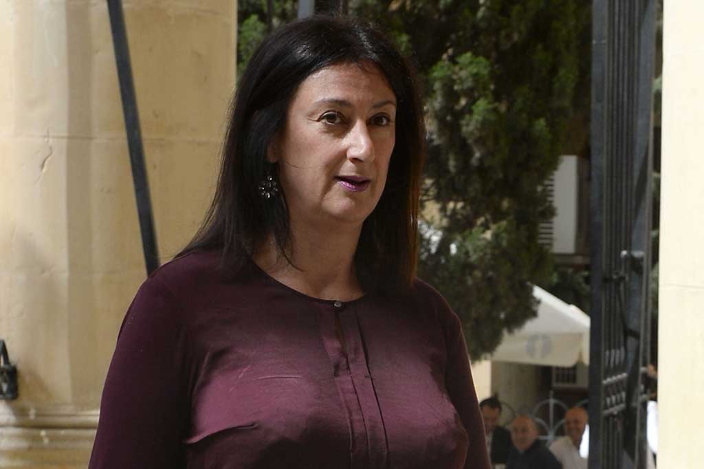 Caruana Galizia, 53, mengelola sebuah blog yang sangat populer, di mana dia terus-menerus menyoroti kasus dugaan korupsi tingkat tinggi yang menarget politisi dari berbagai partai.