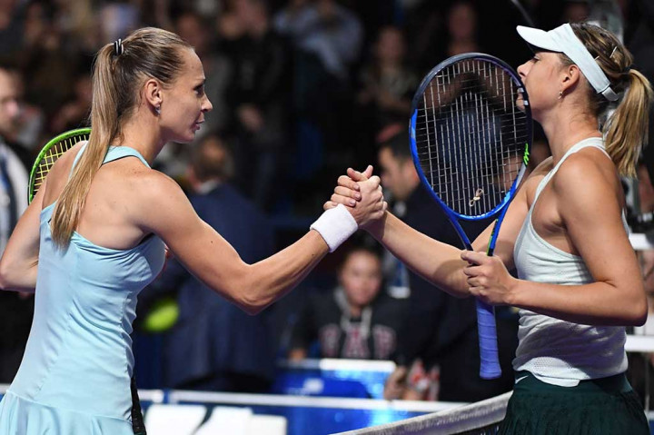 Rybarikova, unggulan kedelapan, mengalahkan mantan petenis nomor satu dunia tersebut 7-6 (7/3), 6-4, untuk menyamai rekor head-to-head dengan Sharapova menjadi satu sama.