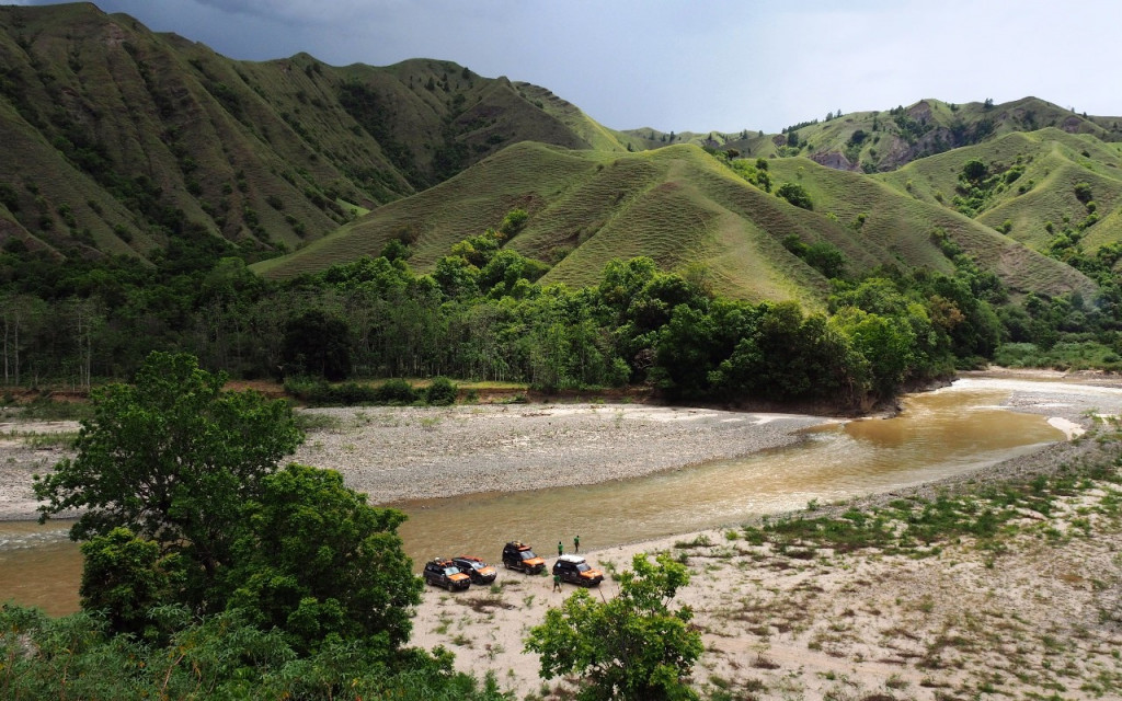 Kontur perbukitan seperti ini membuat Ollon dijuluki Bukti Teletubies-nya Toraja. Meski pemandangan di Ollon lebih dahsyat dibanding latar dalam film animasi anak-anak tersebut. 