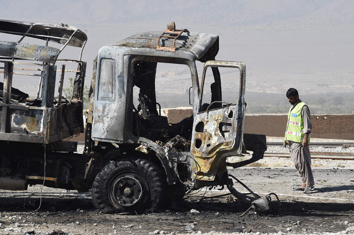 Serangan bom mobil itu menewaskan lima polisi dan dua warga sipil yang tengah melintas di lokasi.
